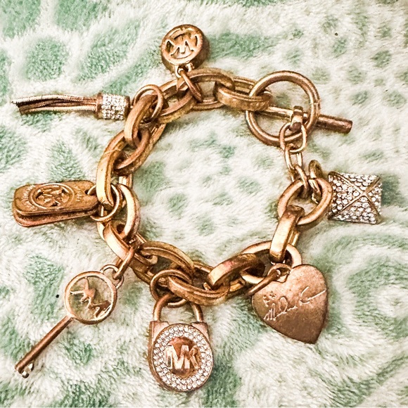 Micheal Kors charm bracelet. Beautiful rose gold MK charm bracelet - Picture 3 of 8